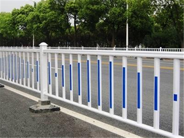 公路護(hù)欄