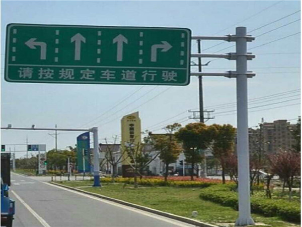 交通標(biāo)志桿